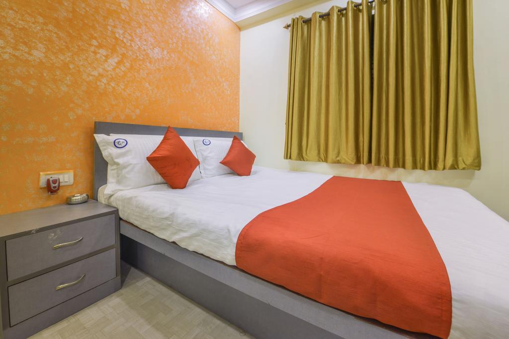 Golden Heaven Hotel Kolkata Room photo